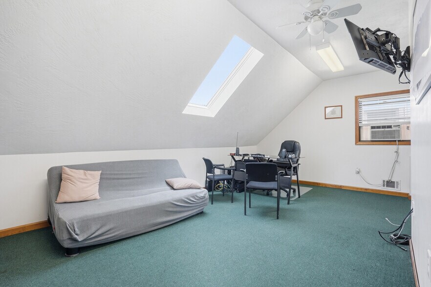 More Photos Of 8306 Ohio River Blvd, Pittsburgh Office For Sale