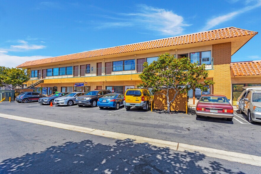 More Photos Of 17301 Beach Blvd, Huntington Beach Storefront Retail Office For Sale