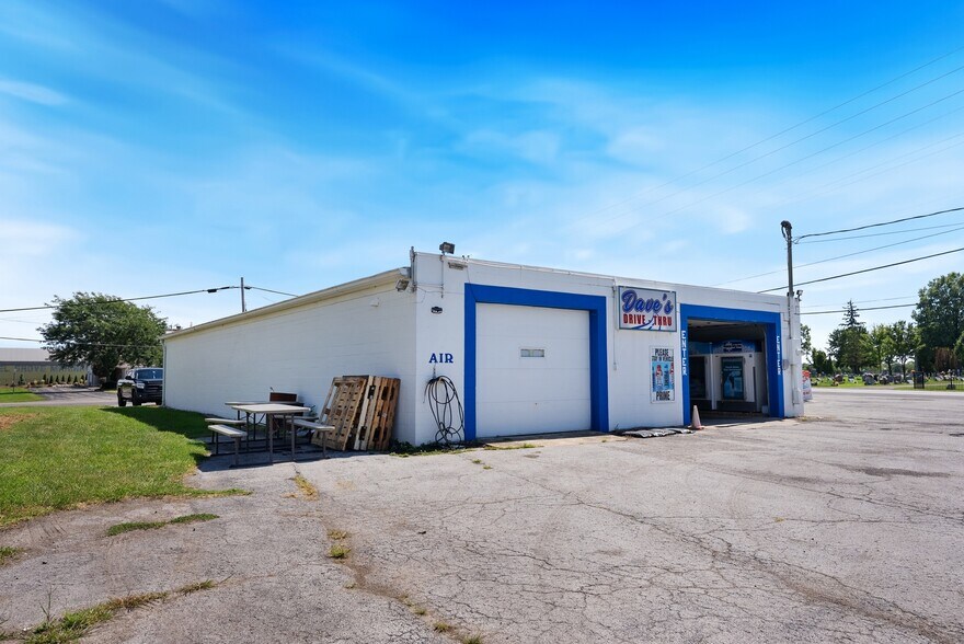 More Photos Of 7697 E Harbor Rd, Lakeside Marblehead Convenience Store For Sale