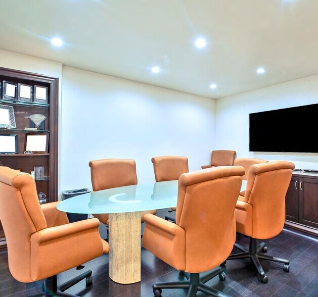 More Photos Of 4627 Ponce de Leon Blvd, Coral Gables Office For Lease