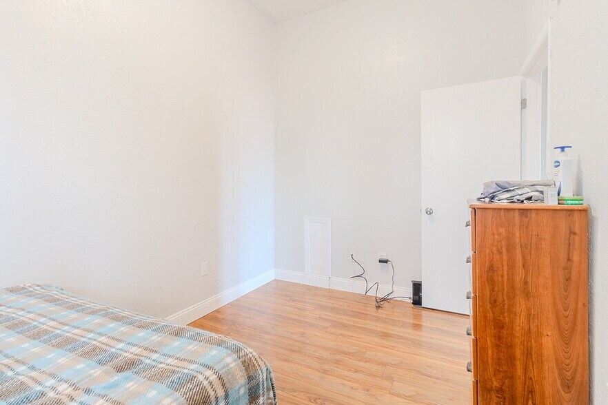 More Photos Of , Pittsburgh Multifamily For Sale