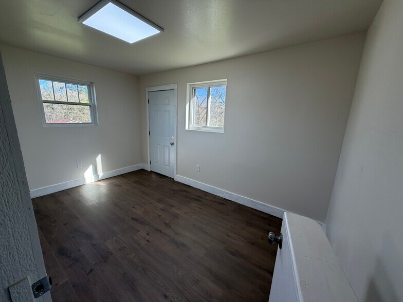 More Photos Of 1714 Erin St, Jackson Medical For Sale