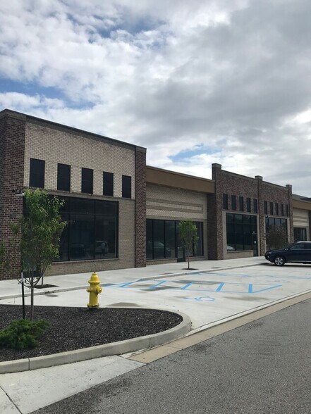 More Photos Of 5720 Pebble Village Ln, Noblesville Storefront Retail Office For Lease