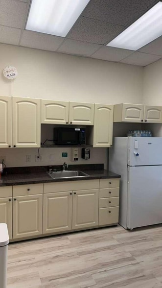 More Photos Of 608 S Tampania Ave, Tampa Medical For Lease