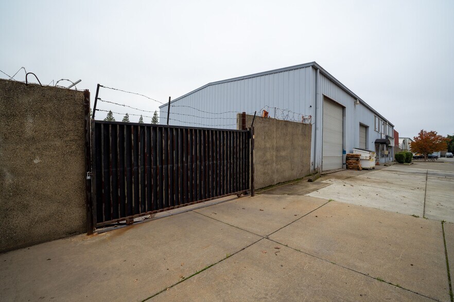 More Photos Of 3567 Recycle Rd, Rancho Cordova Warehouse For Lease