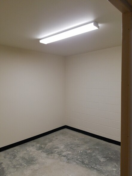 More Photos Of 6400-6414 Landay Ave, Rosedale Manufacturing For Lease