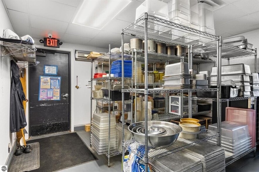 More Photos Of 11921 SE Torch Lake Dr, Alden Restaurant For Sale