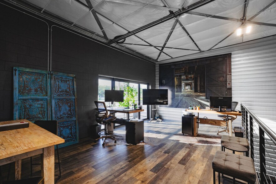 More Photos Of 15431 Fitzhugh Rd, Dripping Springs Showroom For Sale
