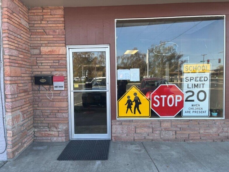 More Photos Of 716 E Main St, Othello Storefront Retail Office For Sale