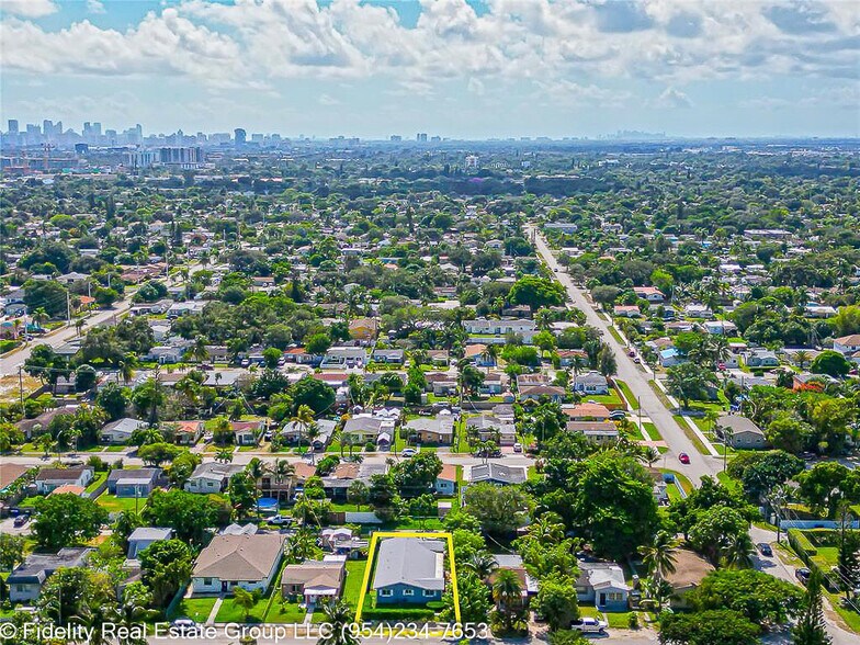 More Photos Of 2432 Sherman St, Hollywood Apartments For Sale