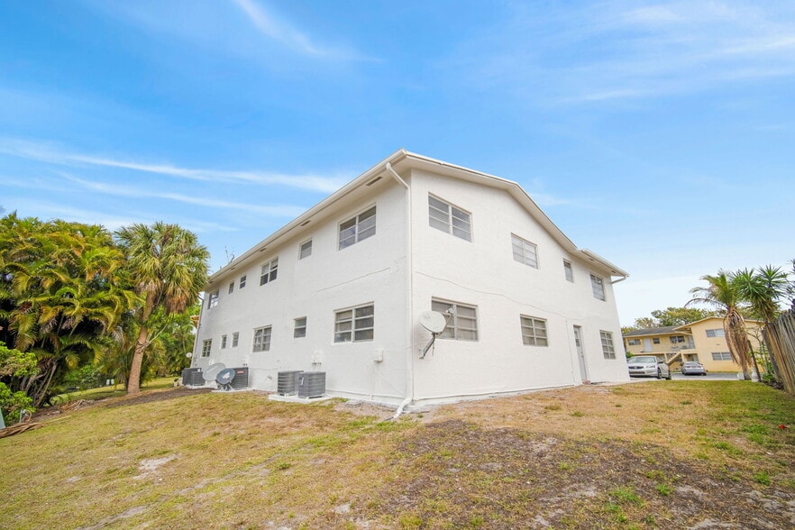 More Photos Of 461 Sunshine Dr, Coconut Creek Apartments For Sale