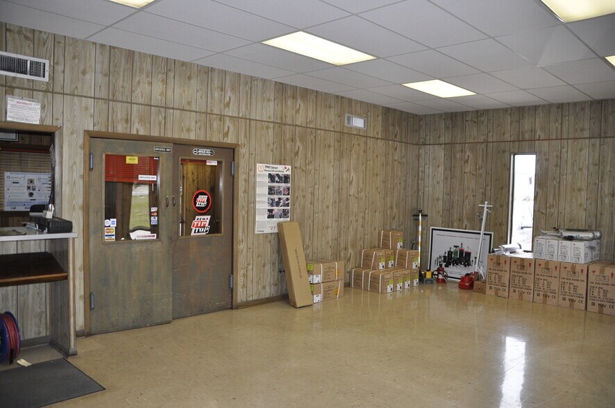 More Photos Of 220 Recker Hwy, Auburndale Warehouse For Lease