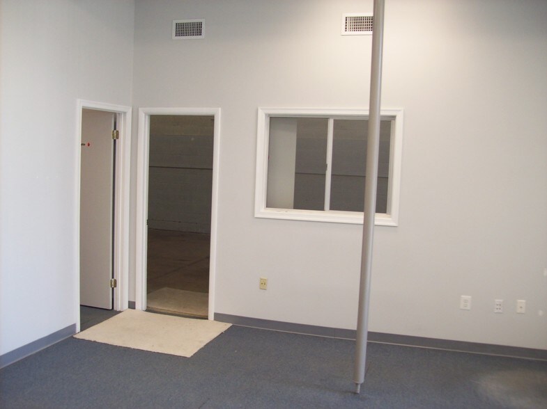 More Photos Of 112 Oakgrove Rd, Dulles Town Center Warehouse For Sale