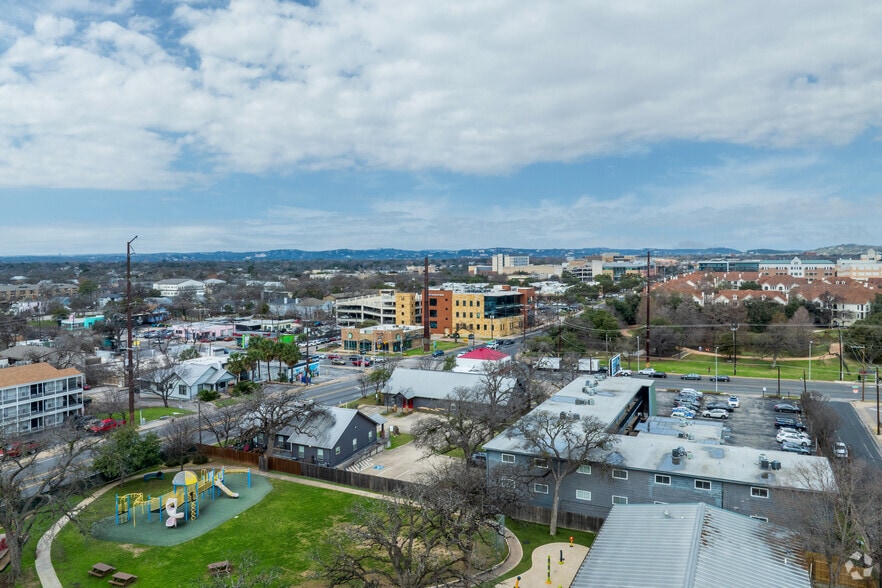 More Photos Of 504 W 38th St, Austin Unknown For Lease