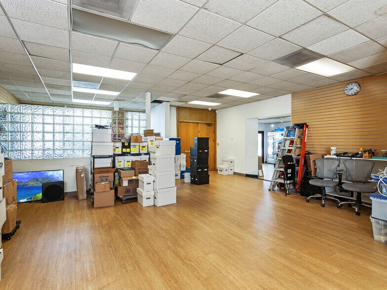 More Photos Of 4708-4710 W Magnolia Blvd., Burbank General Retail For Sale