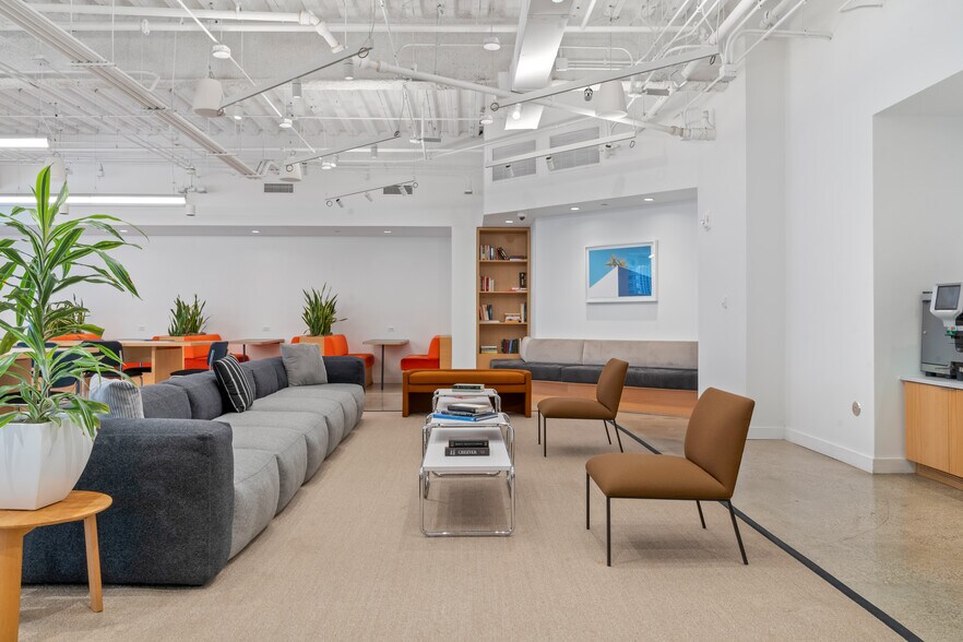 More Photos Of 200 S Biscayne Blvd, Miami Coworking Space