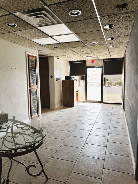 More Photos Of 5929 50th St, Lubbock Service For Lease