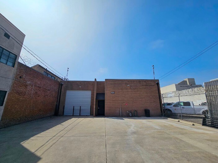 More Photos Of 804 E 18th St, Los Angeles Warehouse For Lease