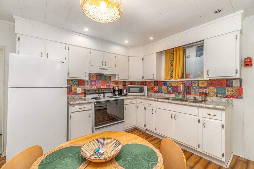 More Photos Of 134 Ashman St, Midland Restaurant For Sale