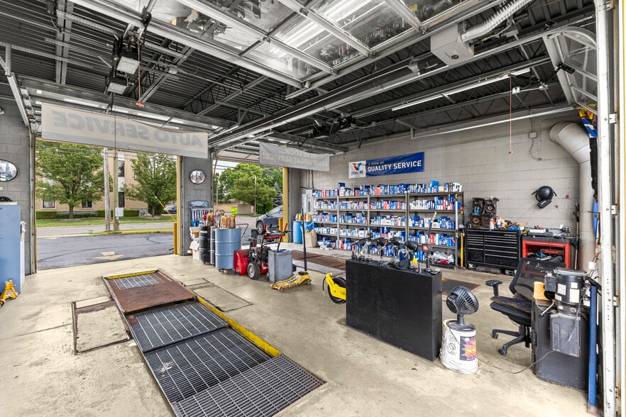 More Photos Of 8332 E 12 Mile Rd, Warren Service Station For Sale