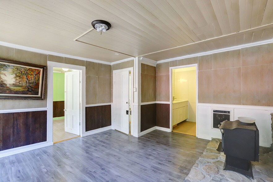 More Photos Of 212 Main St, Sierra City Hotel For Sale