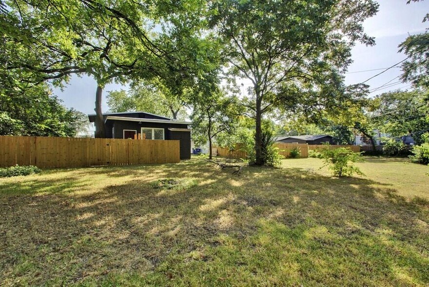 More Photos Of 607-611 Nelray Blvd, Austin Land For Sale
