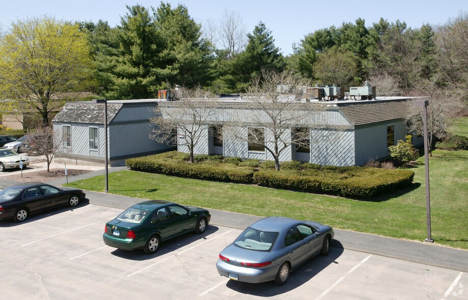 More Photos Of 237 Hopmeadow St, Weatogue Office For Lease