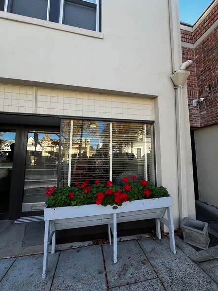 More Photos Of 11 Oak St, Ridgewood General Retail For Lease