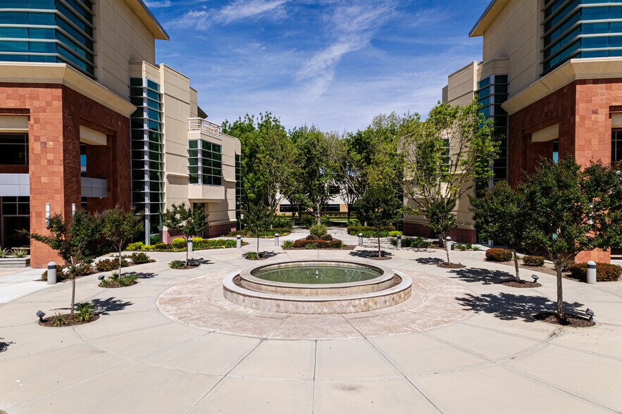 More Photos Of 9600 Ming Ave, Bakersfield Office For Lease