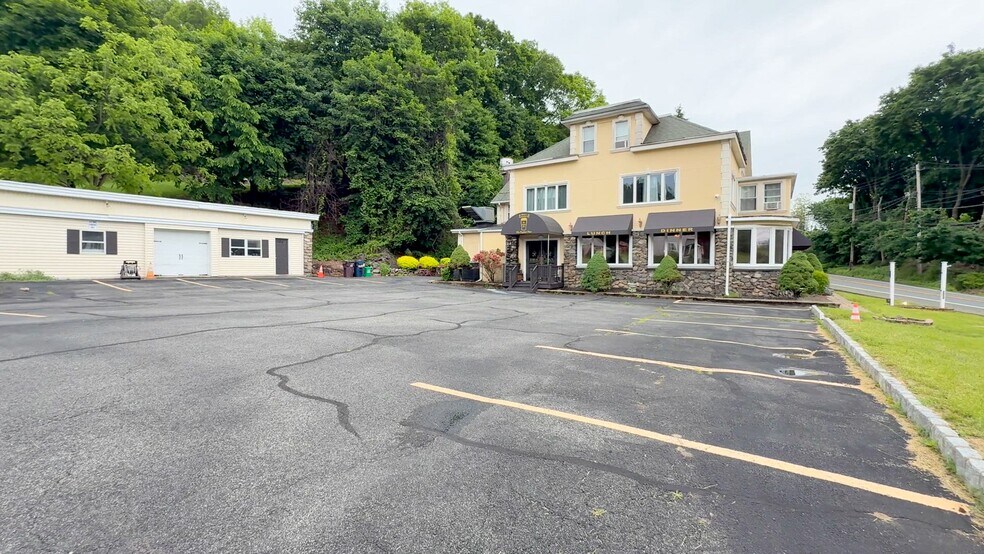 Primary Photo Of 337 N Liberty Dr, Tomkins Cove Restaurant For Sale