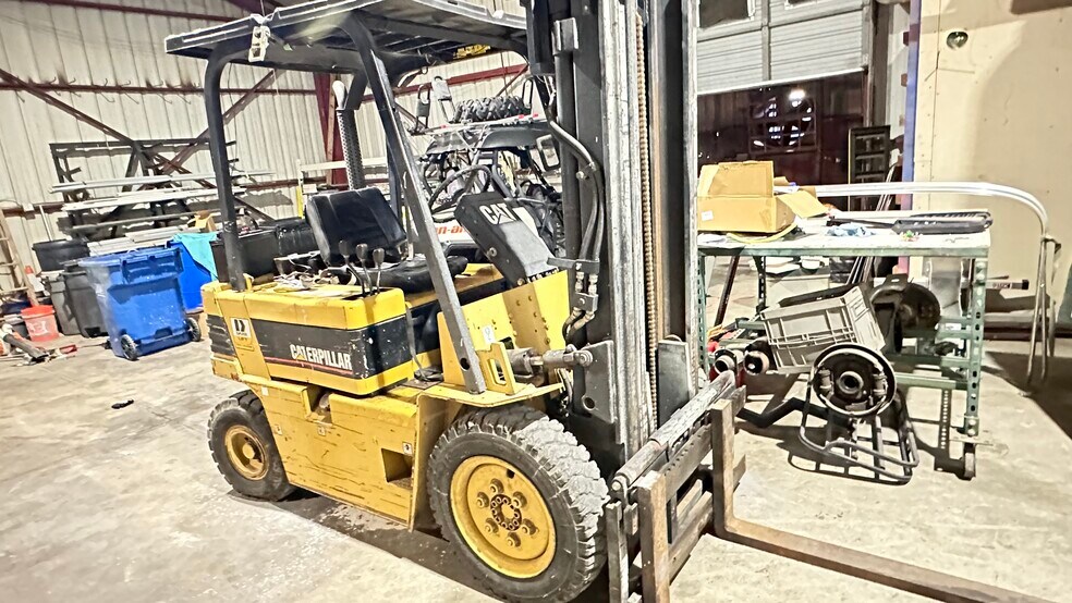 More Photos Of 114 W Mason St, Mabank Warehouse For Lease