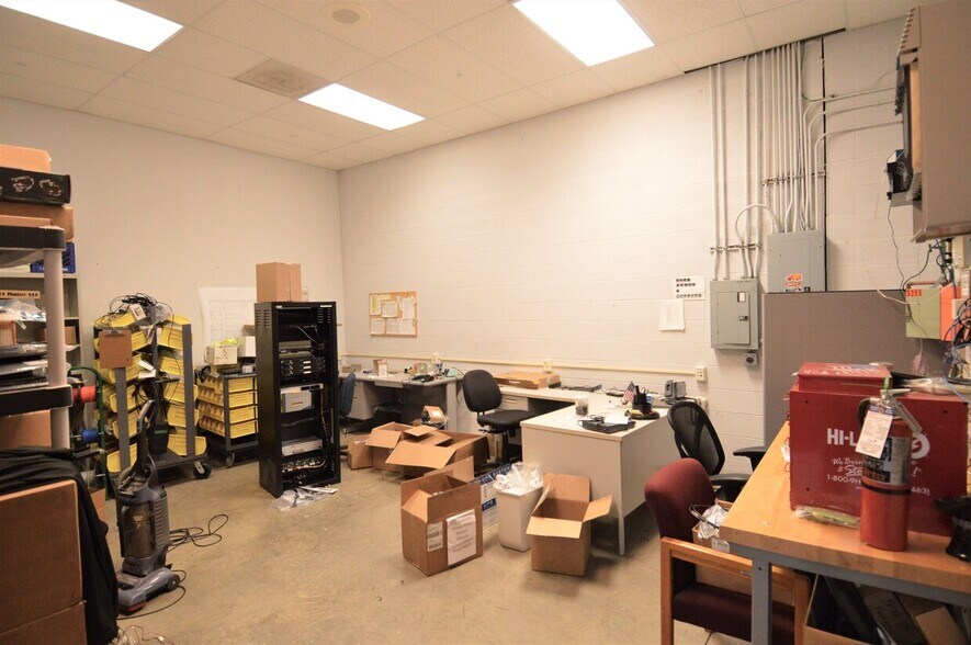 More Photos Of 3250 Green Park Cir, Charlotte Warehouse For Lease