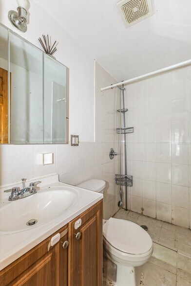 More Photos Of 5735 Lawrence St, Flushing Apartments For Sale