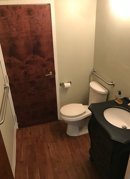 More Photos Of 7915 Malcolm Rd, Clinton Unknown For Lease
