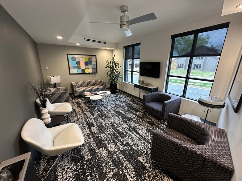 More Photos Of 1200 E Woodhurst Dr, Springfield Office Residential For Lease