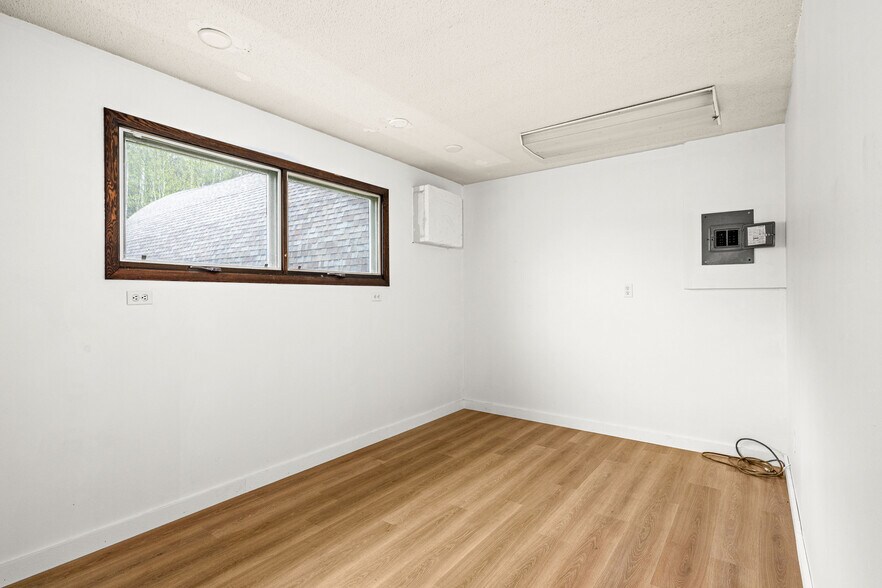 More Photos Of 9353 Westgate Blvd, Duluth Warehouse For Sale