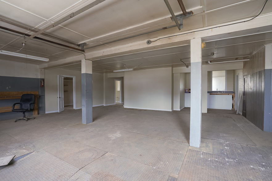 More Photos Of 6 Clinton Ave, Westfield Warehouse For Sale