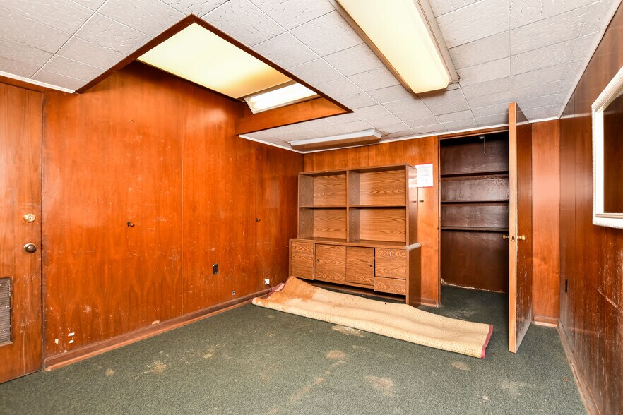 More Photos Of 429 N Main St, Greenville Office Residential For Sale