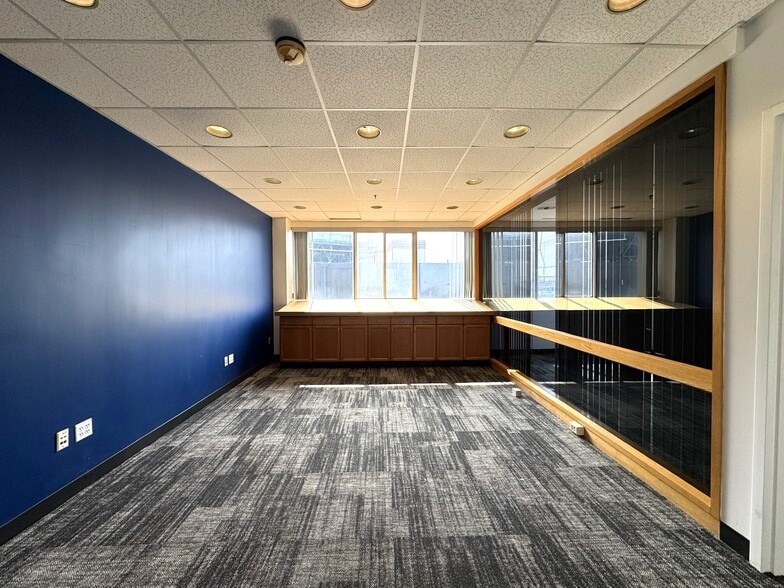 More Photos Of 4 Betty St, Everett Flex For Lease