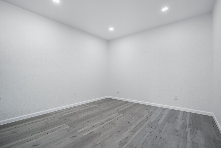 More Photos Of 485 S 8th St, Shandon Industrial For Sale