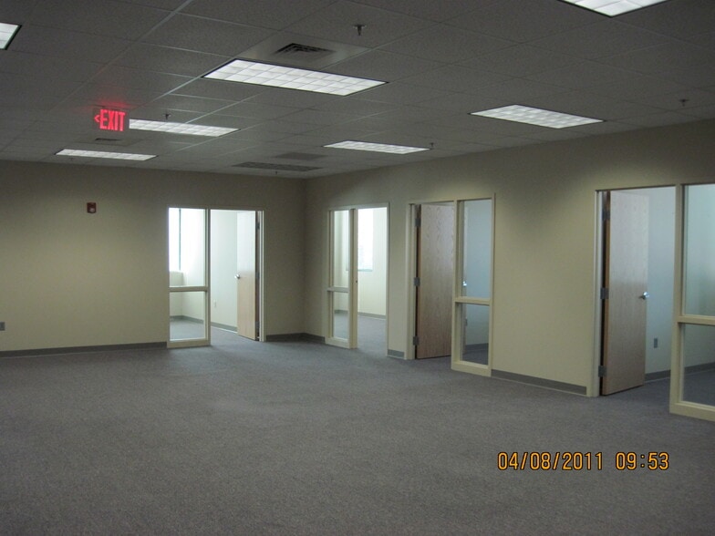 More Photos Of 500 Turnpike St, Canton Office For Lease