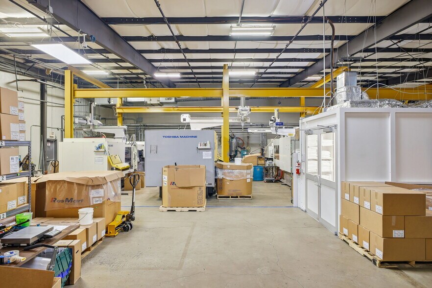 More Photos Of 315 N Park Dr, San Antonio Warehouse For Sale