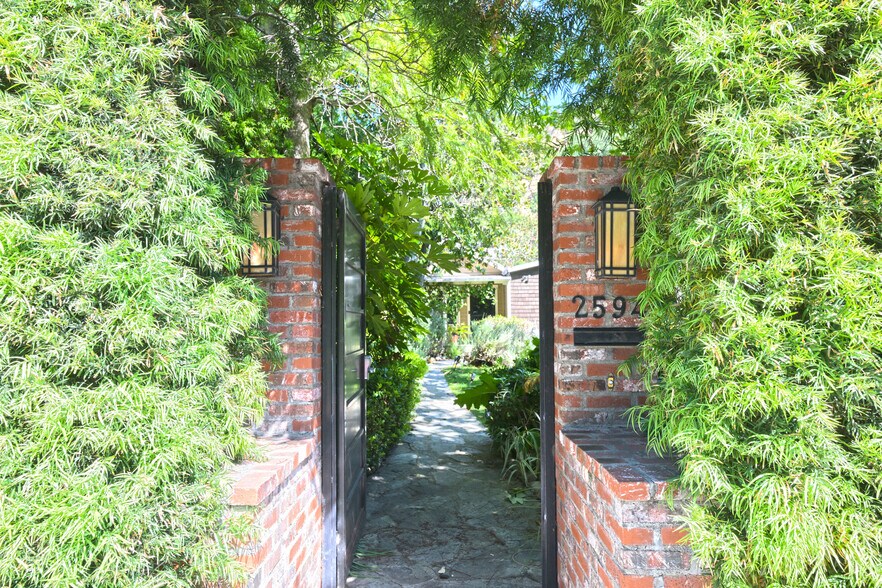 More Photos Of 2592 N Beachwood Dr, Los Angeles Multifamily For Sale