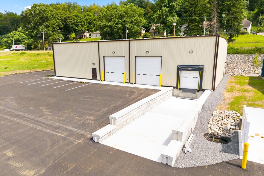 Primary Photo Of 1606 Glass Ave, Fairmont Industrial For Lease