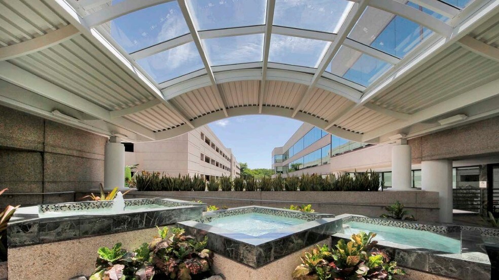 Primary Photo Of 2255 Glades Rd, Boca Raton Coworking Space
