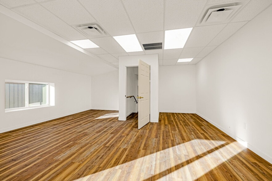 More Photos Of 282 Malibu St, Castle Rock Light Manufacturing For Sale