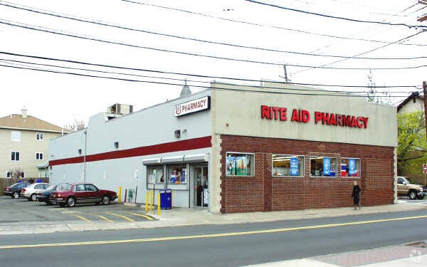 More Photos Of 431 Haledon Ave, Haledon Drugstore For Lease