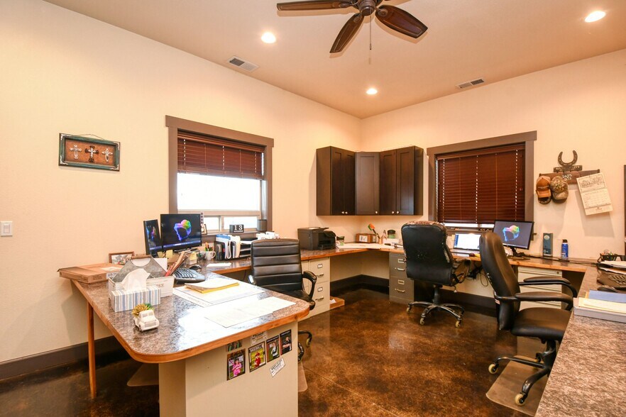 More Photos Of 818 Airport Rd, Pendleton Showroom For Sale