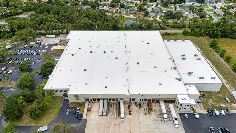More Photos Of 3100 S Ridgewood Ave, South Daytona Distribution For Lease