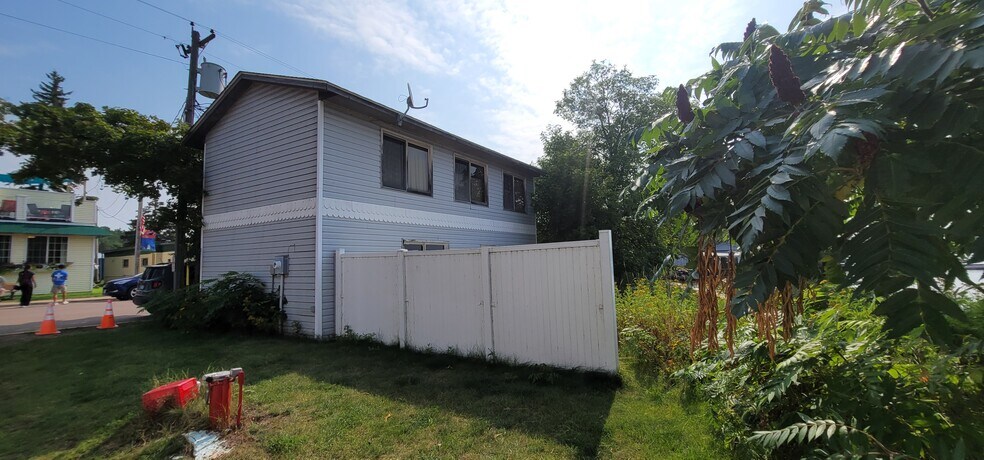 More Photos Of 809 Main Street, La Pointe Office For Sale